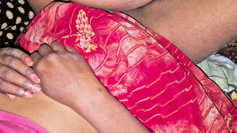 ExcitedWomen: インド系デシの義理の義理の妹の真夜中のセックス