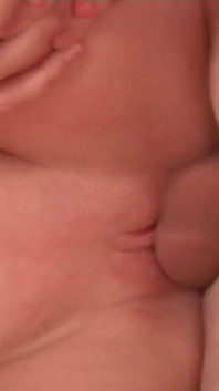 Sexy německá dívka líbá trojku a šukání kundičky ... sperma v ústech