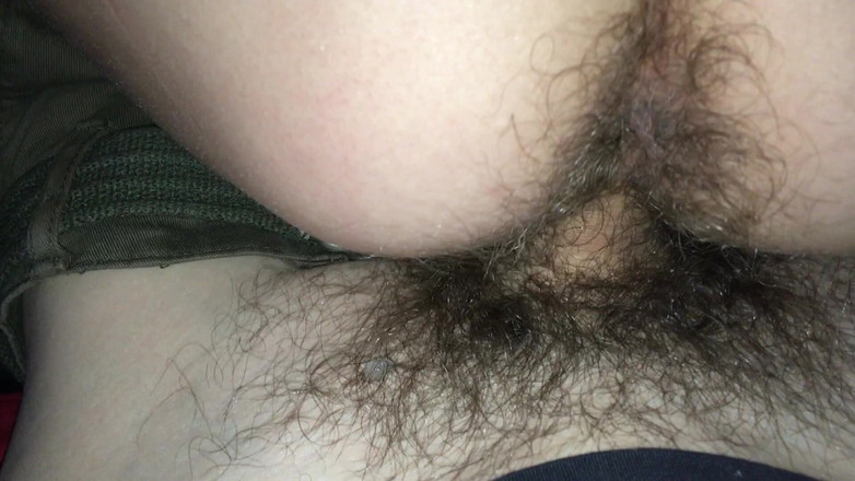 Risky Hairy Couple: Pasangan nakal dikongkek dalam bas