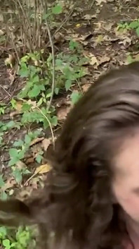 Dans les bois avec une skank un creampie pour un Jackson