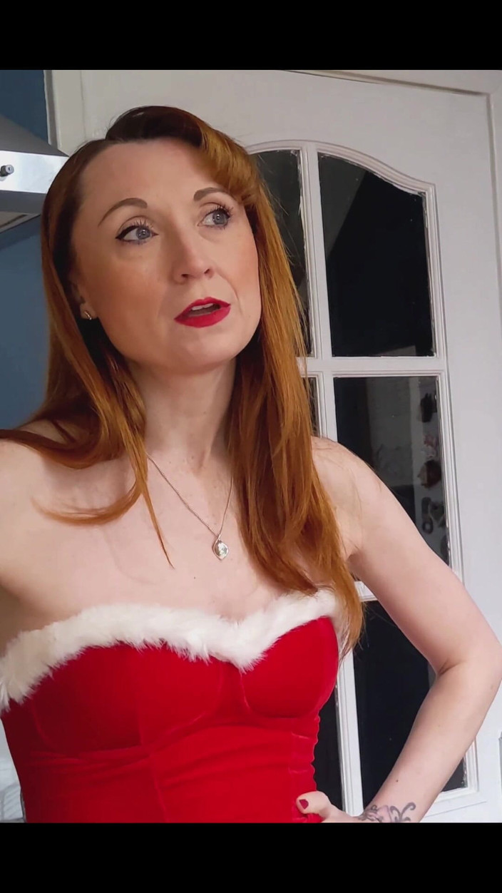 Lily kink: Dì Hư Hỏng Lily Tại Bữa Tiệc Giáng Sinh