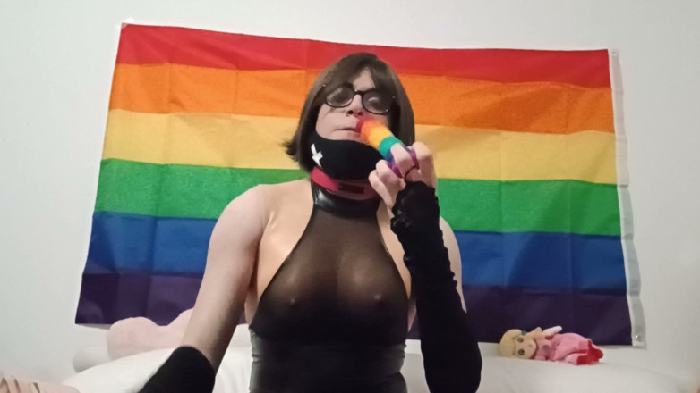 PrincessTheo6: Princesstheo Having a Fun Time Locked in Chastity