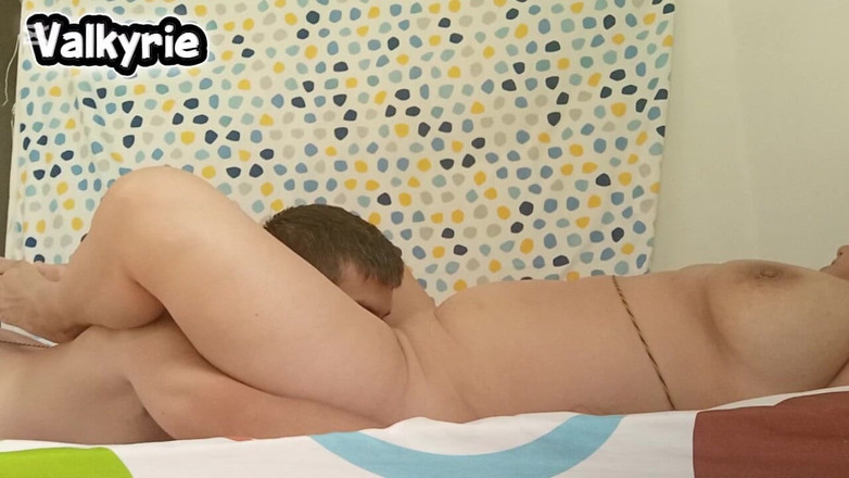 Valkyrie and Luigy Couple: Une petite amie mature suce