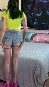 Jean Short Strip dan Sembah