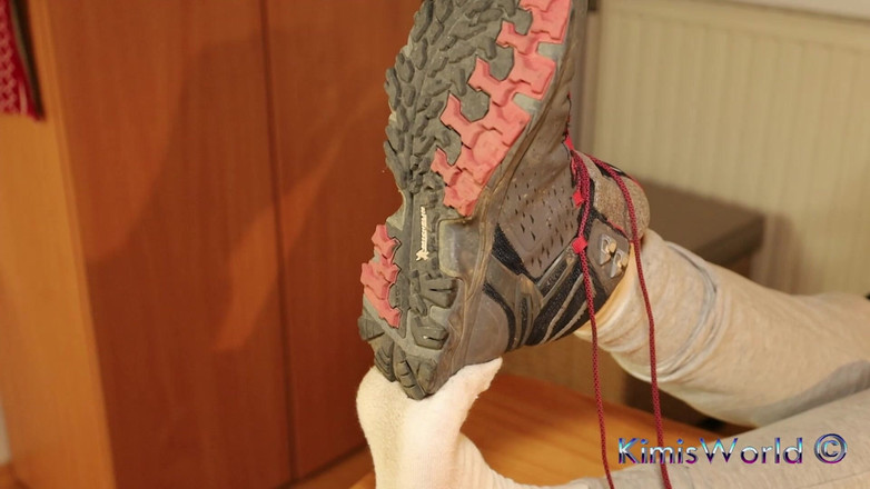 KimisWorld: Calzini bianchi sporchi e scarpe da escursioni - Rimozione lenta di...