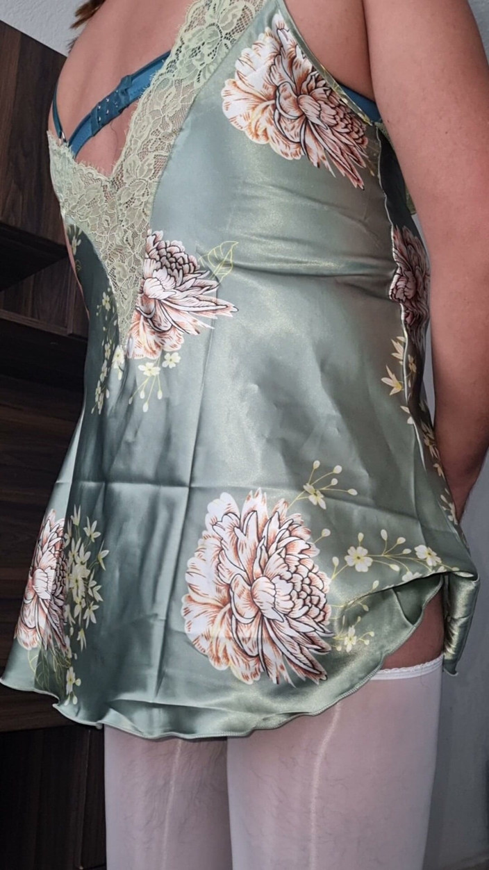 Sexy shinny clothes: Sexy Silk Nightgown, a Little Pleasure Without Hands Before Going...