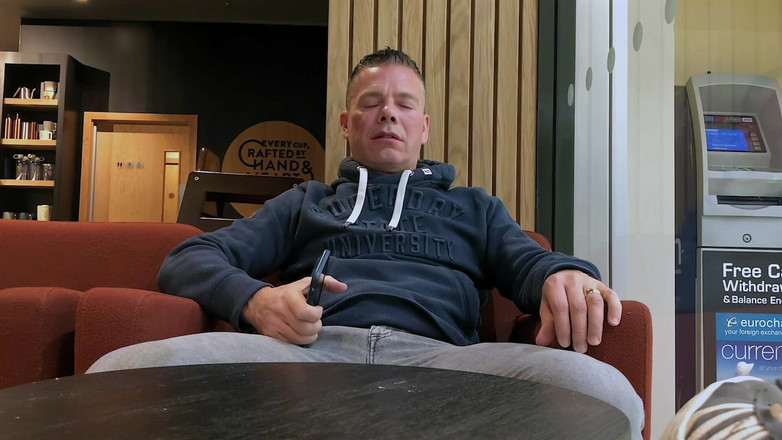 NakedFoxx: 바쁜 커피숍에서 따먹히는 Dared - 격렬한 공개 정액