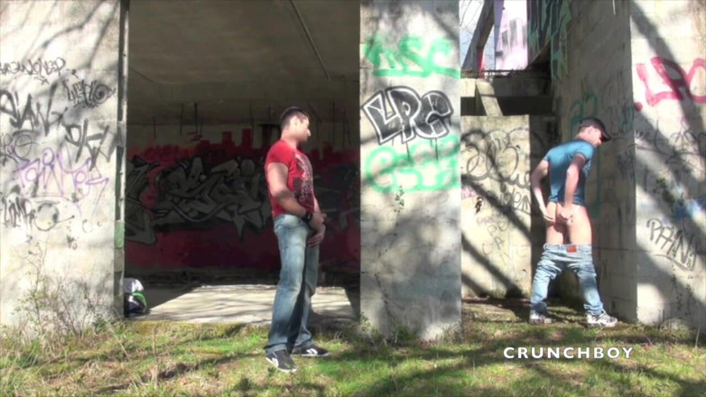EXHIB BOYS: Two boys fuckign in exhic cruising