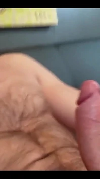 好吧，费拉斯一直滚动！这是一个单人会议，完成了你期待的那种巨大的射精