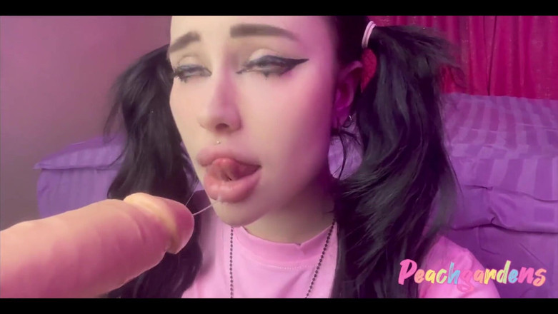 Peachgardens: Zakar besar ini membanjiri muka saya dengan air mani