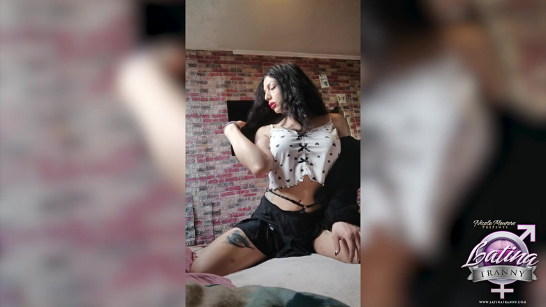 Nikki Montero: Nicole N Fantasyse menariknya kuat sehingga dia mendapat banyak air...