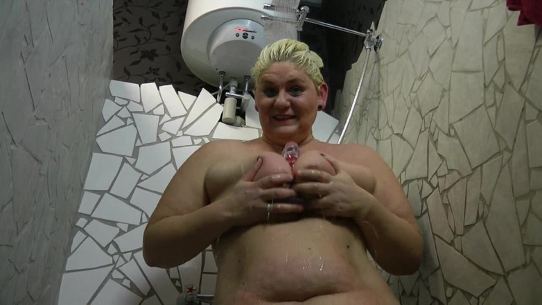 Anna Devot: Spectators in the shower