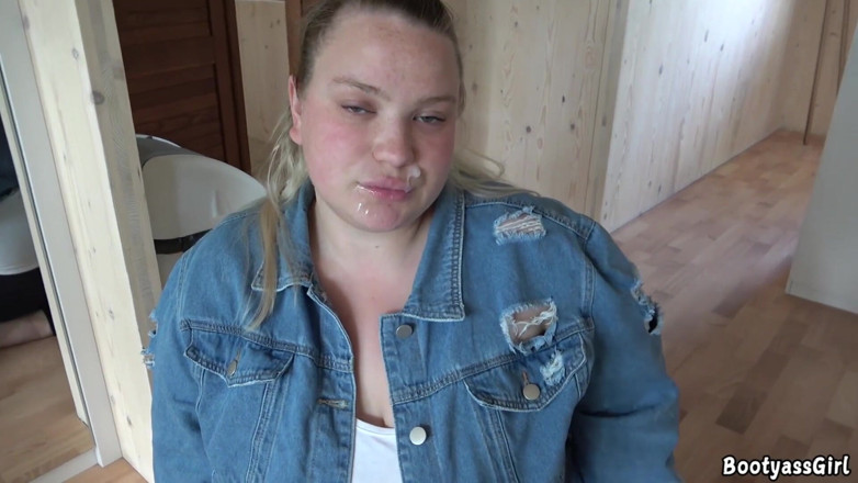 Bootyass Girl: Gadis gemuk ini lagi asik nyepong kontol sampai dicrot sperma