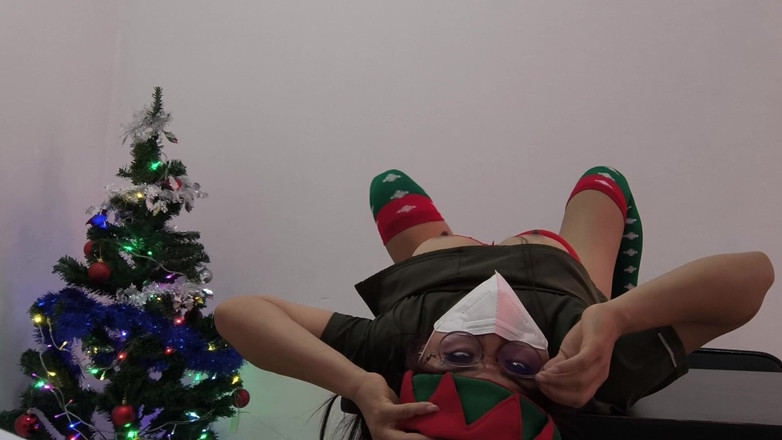 Martin13: Evenimentul a fost înregistrat pe video!! Asistenta sărbătorește Crăciunul senzual la...