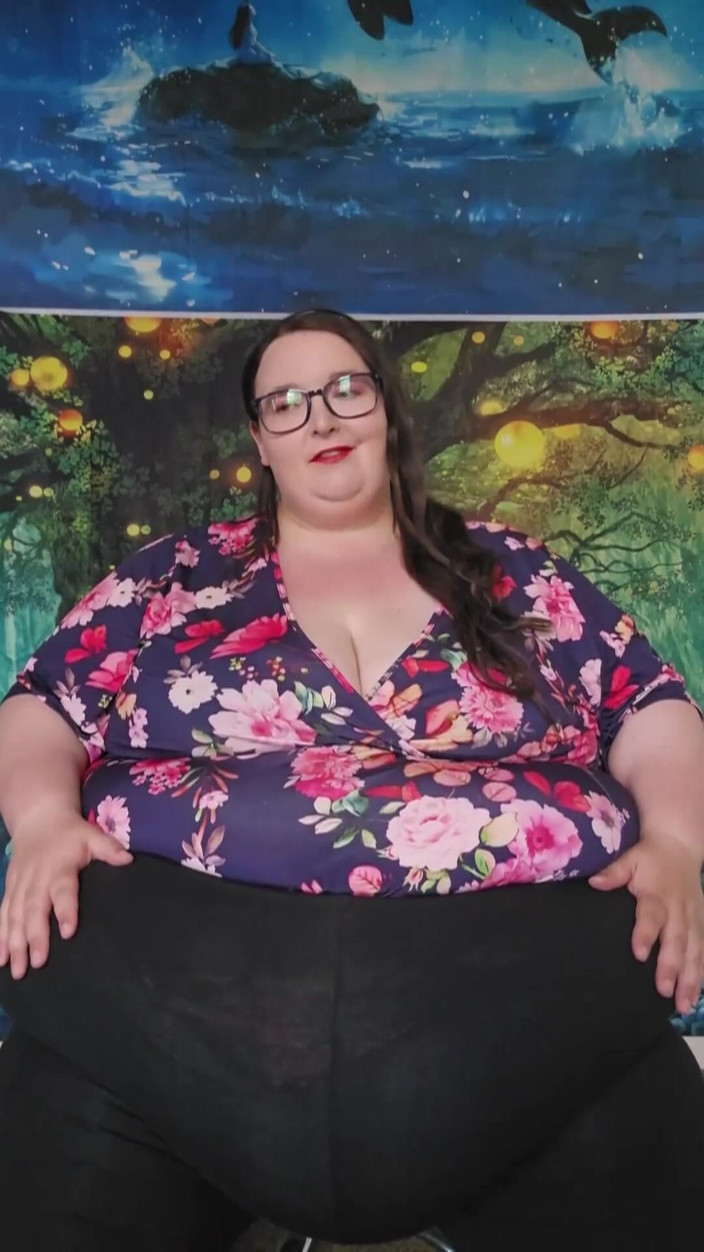 SSBBWLadyBrads: SSBBW srpen váží ve výsledcích