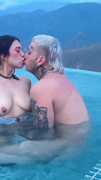Hẹn hò Tinder kết thúc trong quan hệ tình dục ngoài trời với Chicamocha Canyon trong nền