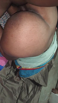 Indische telugu-hausfrau sari in spät in der nacht fickt sexvideo