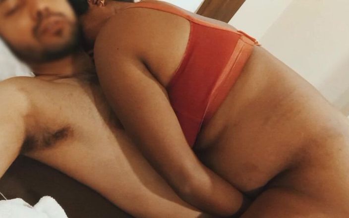 Harder299: Hintli ateşli seksi kız en sevdiği yarağa biniyor