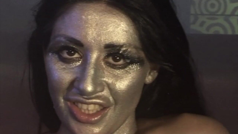 Inthe MILF room: 火星人は彼を尻に抱きしめ、人間と楽しんでいます