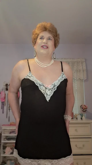 Hebzuchtige oma Tranny Vicki