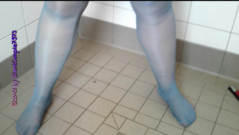 SilentCouple7973: Pișare sexy în ciorapi