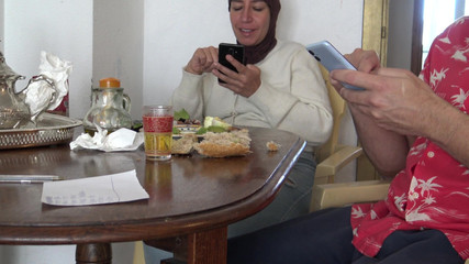 Souzan Halabi: Vey Olum Stanbul'da Vey Annesiyle Seks Videolar Izlemeyi Ok Seviyor