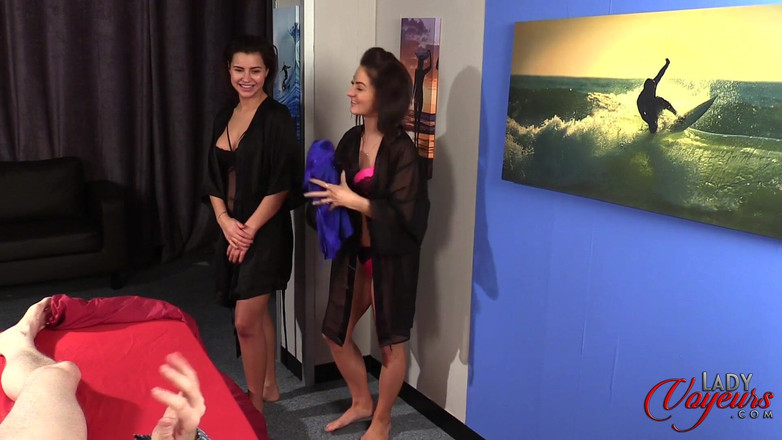 Lady Voyeurs: Morning Glory