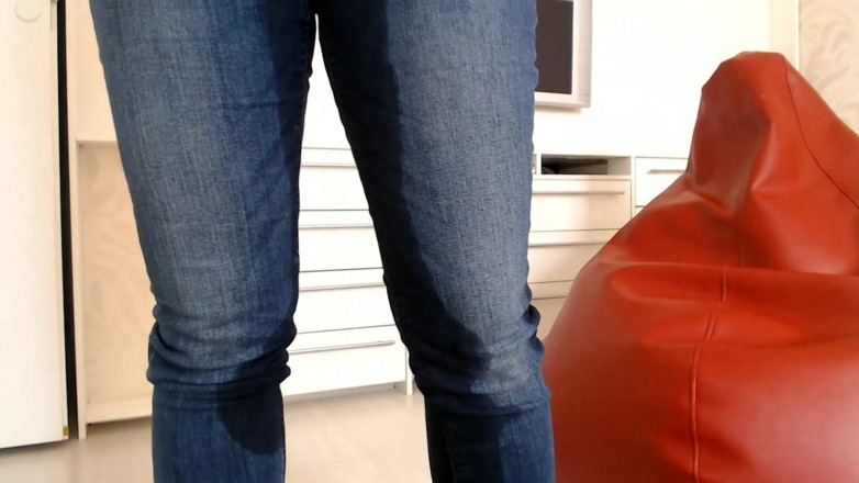 Dream Factory: Primo piano di bagnata in jeans