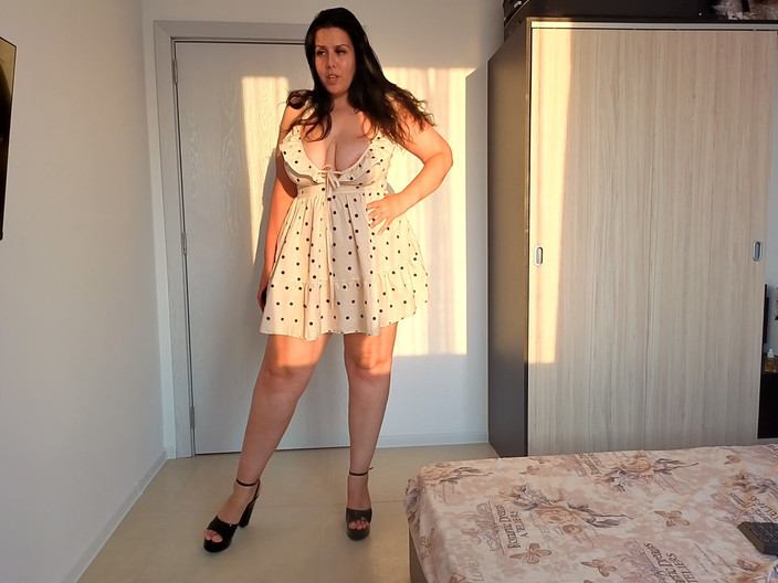 Young_strawberry: Stemommy s’habille comme une salope et veut sortir comme ça