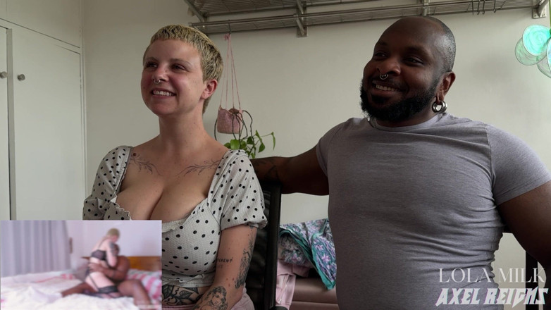 AxelReigns: Regarder notre porno, partie 1 - Lola Milk X Axel Reigns