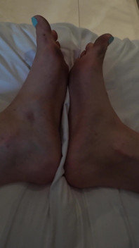 Close up feet fetish: kaki dicat dan kaki kotor