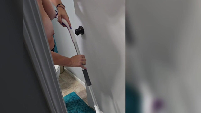 Ladyandme: Topless schoonmaakster schoonmaakster