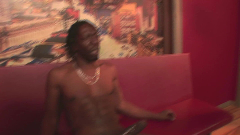 Hot Girlz: Мила азіатська пробує великий чорний член, і їй це подобається