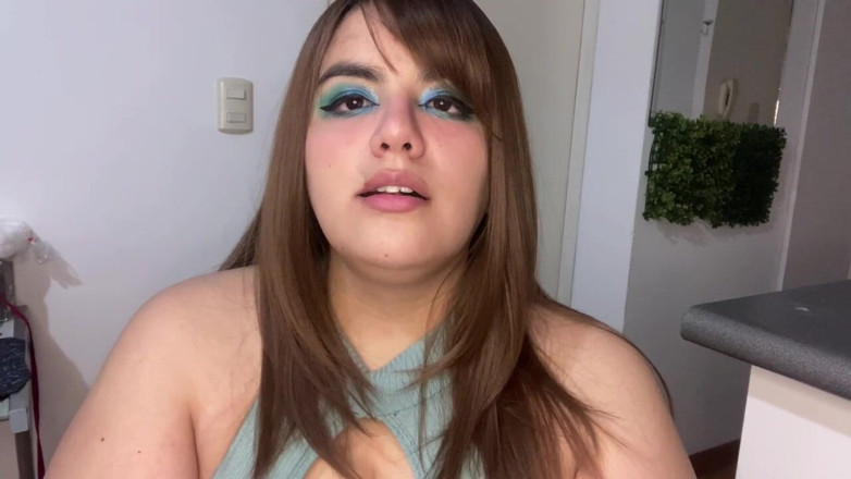 Isabelle Myers BBW: Grandota comiendo osos de goma