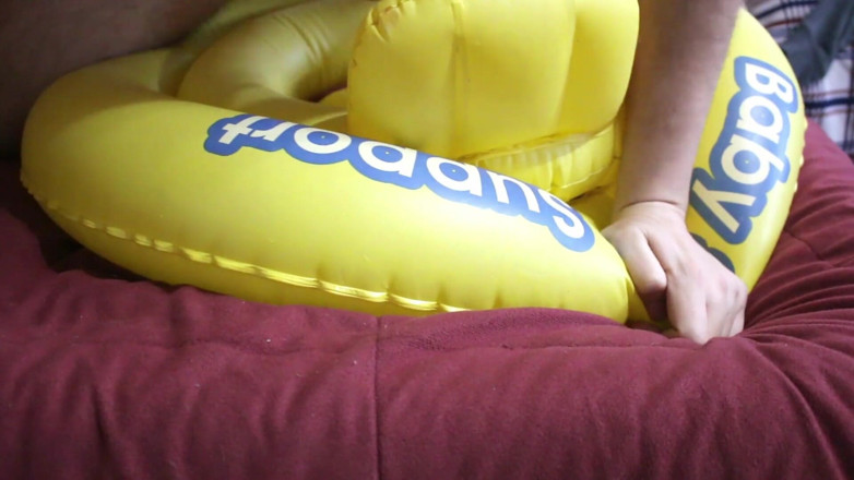 Inflatable Lovers: Il galleggiante giallo