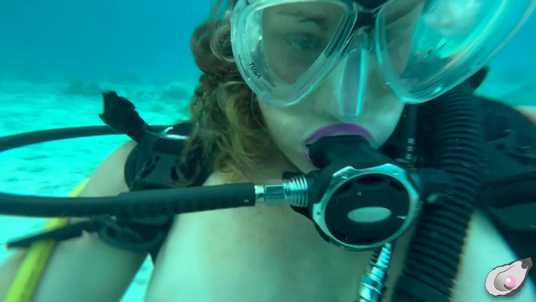 Mistress Pink Pearl: スーパーガール、ボネールで一番欲情なタコと出会う