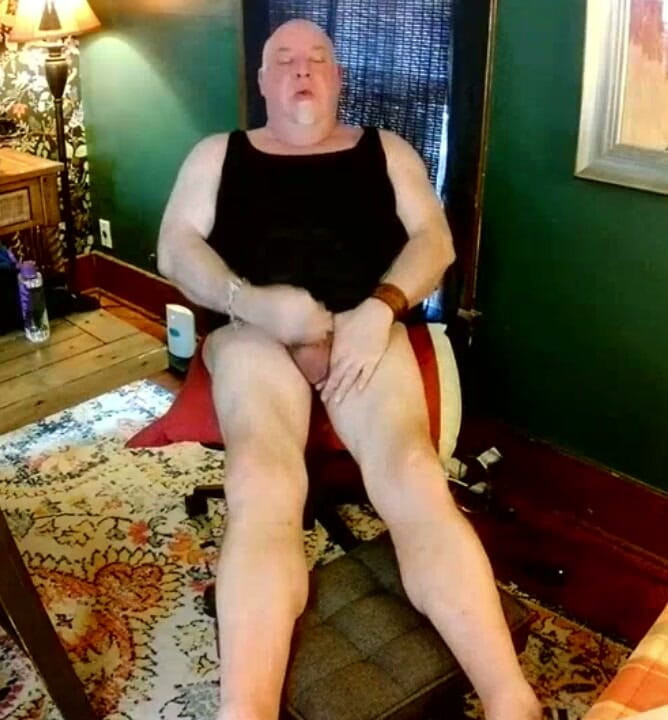 beardaddychub: Bearstepdaddychub ateşli hayranıyla mastürbasyon yapıyor ve konuşuyor!
