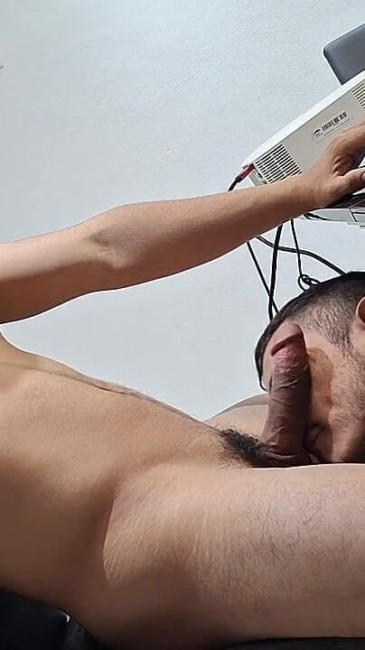 Bare skin man: การอมควยขณะทํางาน มุมมองอีกมุมหนึ่ง