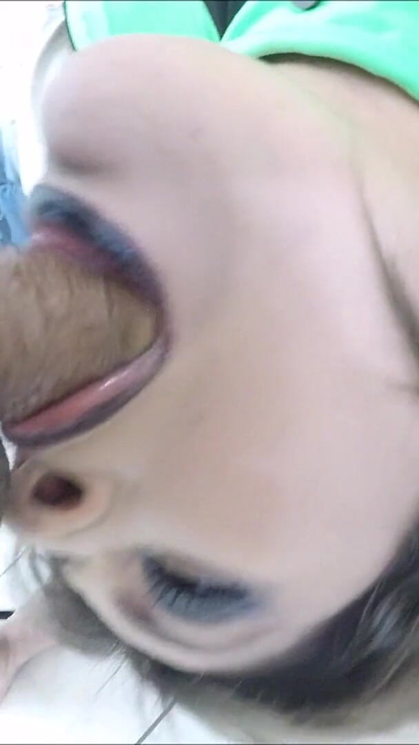 VickyVixen: シーゴがディープスロートで逆さまに
