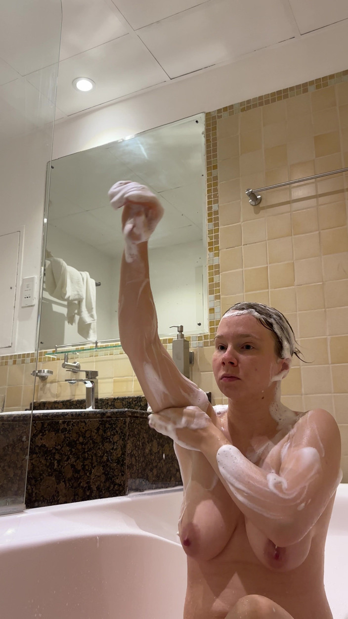 SweetLucy96: Fun in the Hotel Tube