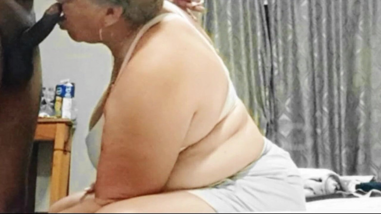 Milfta boohot: Sex anal cu o milf veterană de 70 de ani