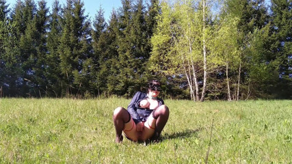 Toilet Mommy: Зеленая трава