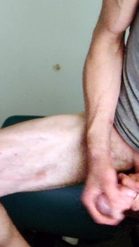 Masturbati in atteggiamento del capitano mostrando le mie gambe pelose e 10 in un bwc