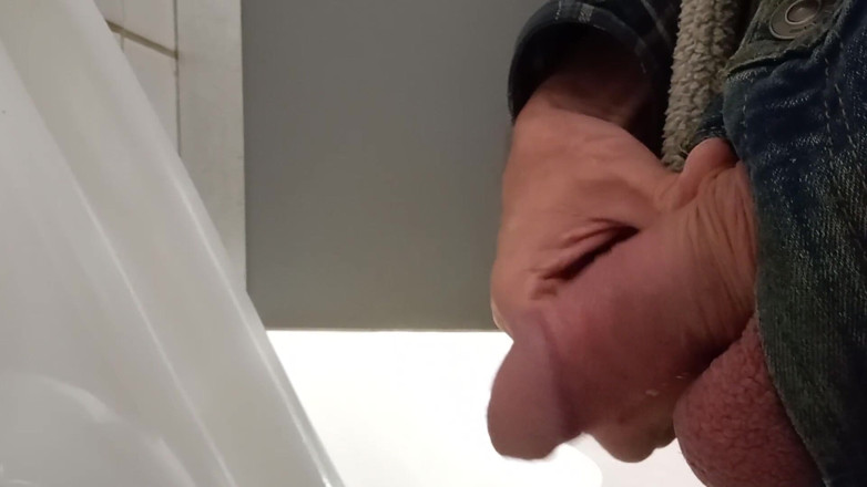 Rockardglans: Rockardglans services pissing and cumming