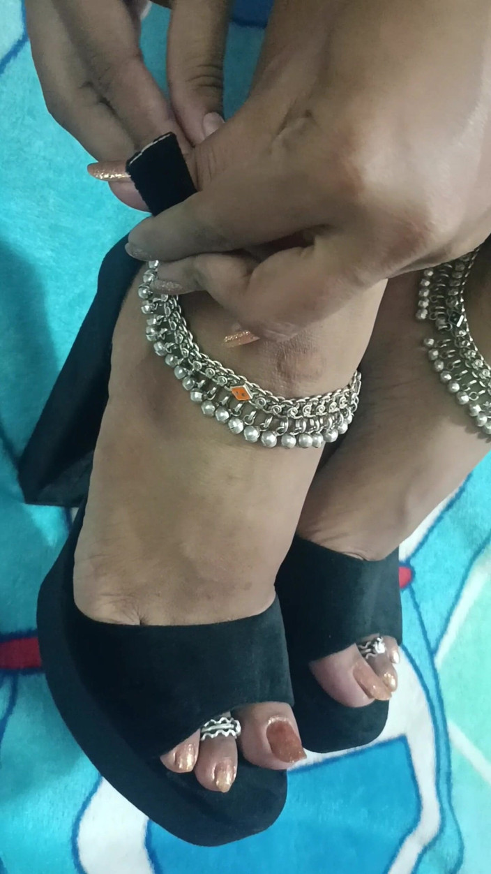 Jackson6767: Padrona tamil piedi caldi e splendidi per schiavi tamil