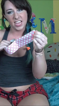 Teman lelaki ibu tiri, seluar dalam saya menghidu pita duct hamba!