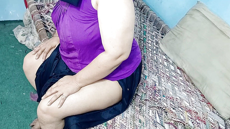 Netu: Une femme à gros nichons s’enfuit de la maison pour prendre...