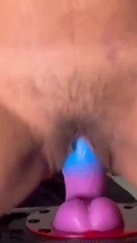 Pinay MILF cavalga vibrador para acabamento esticado - Lexxi Wett