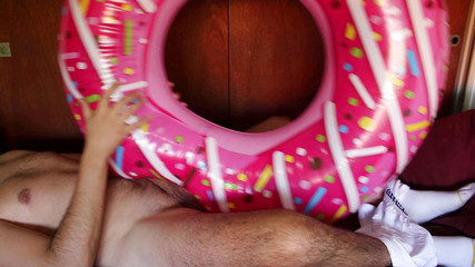 Inflatable Lovers: Nafukovací kobliha