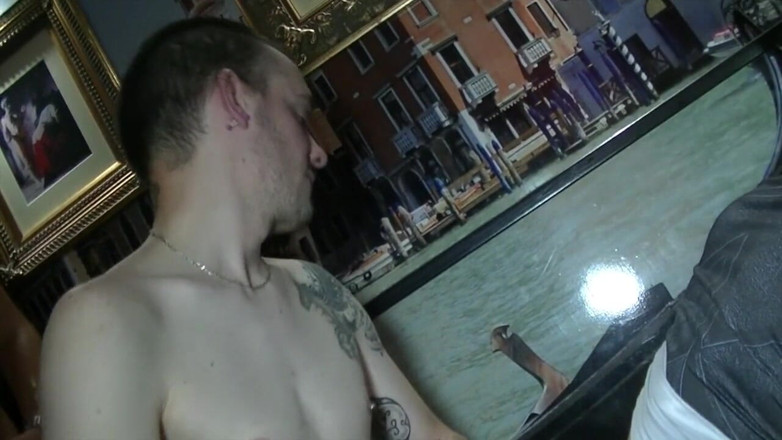 FRENCH HOLES CREAMPIED: Tiago se fait baiser sans capote par ses 2 frères et...